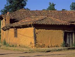 Casa familiar de adobe